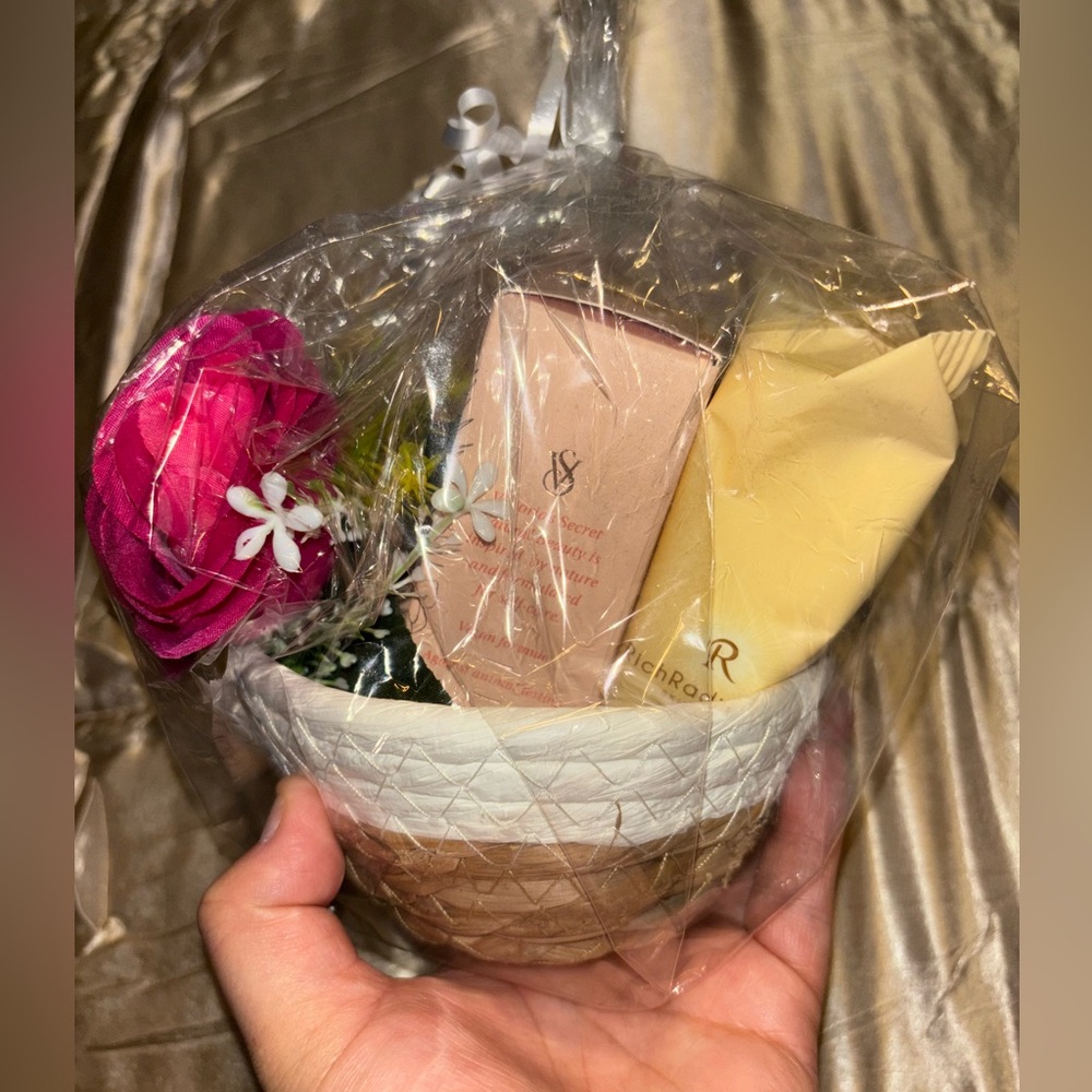(Inventory 1,2) Victoria's Secret Coconut Milk & Rose Hydrating Cream Set - Picture 3 of 3